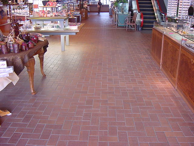 館内通路(幅:240cm)
